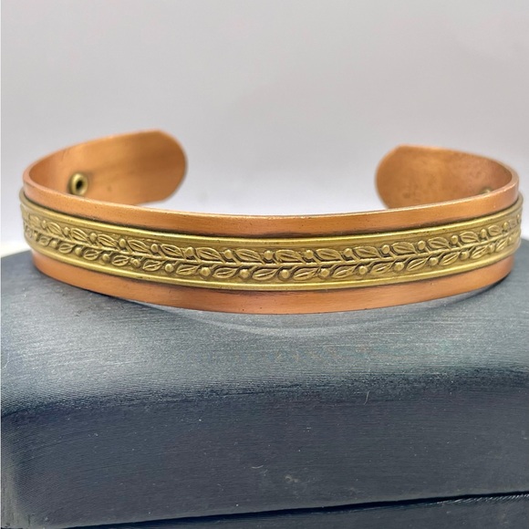 Vintage Gold and Copper 1/2 inch Cuff Bracelet with Embossed Leaf Design. - Picture 1 of 7